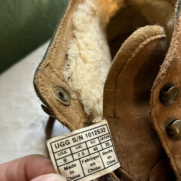 UGG short ankle boots • Sherpa lining • camel shade of brown - Picture 3 of 6